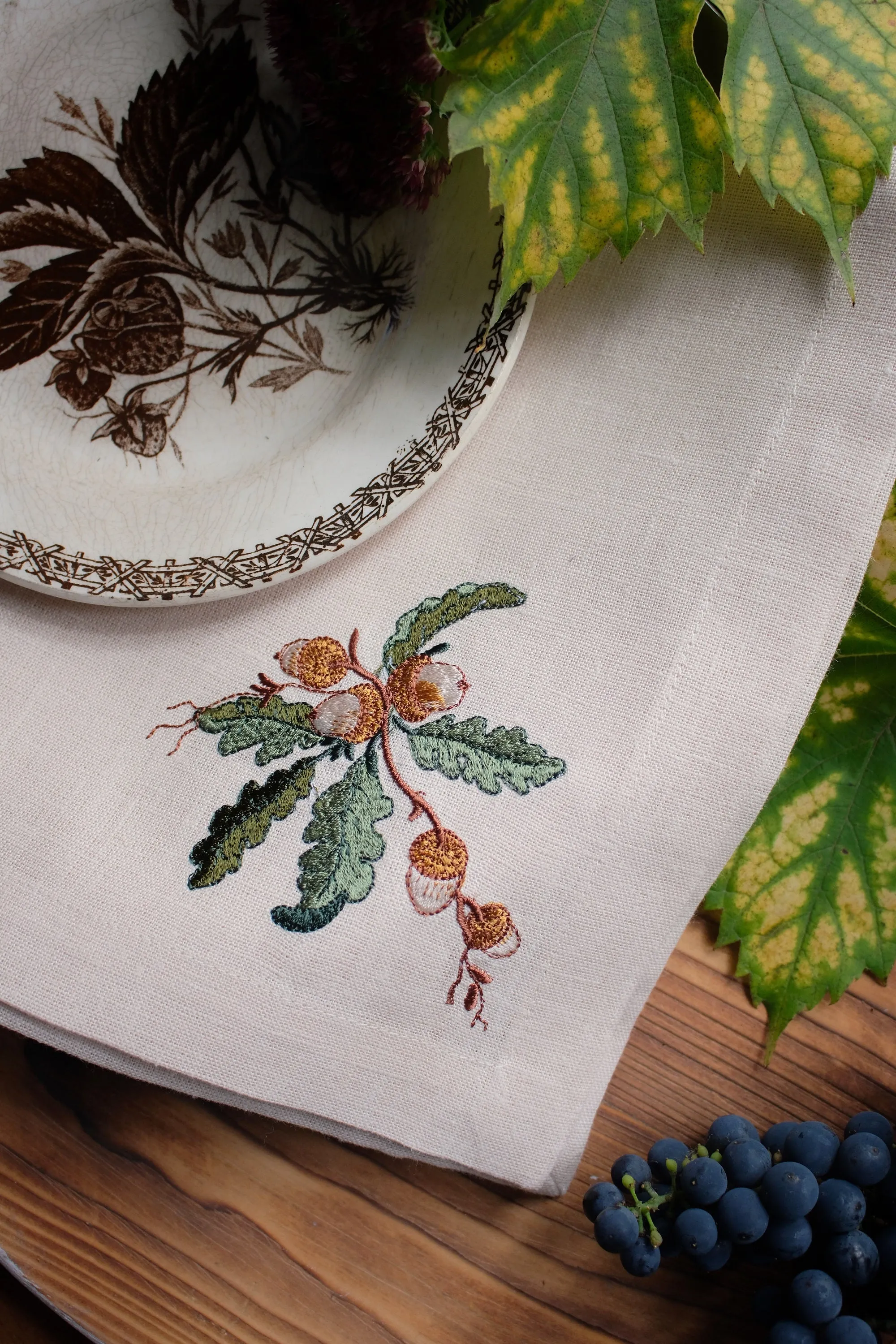 #012 | Thanksgiving Acorns | Linen napkins
