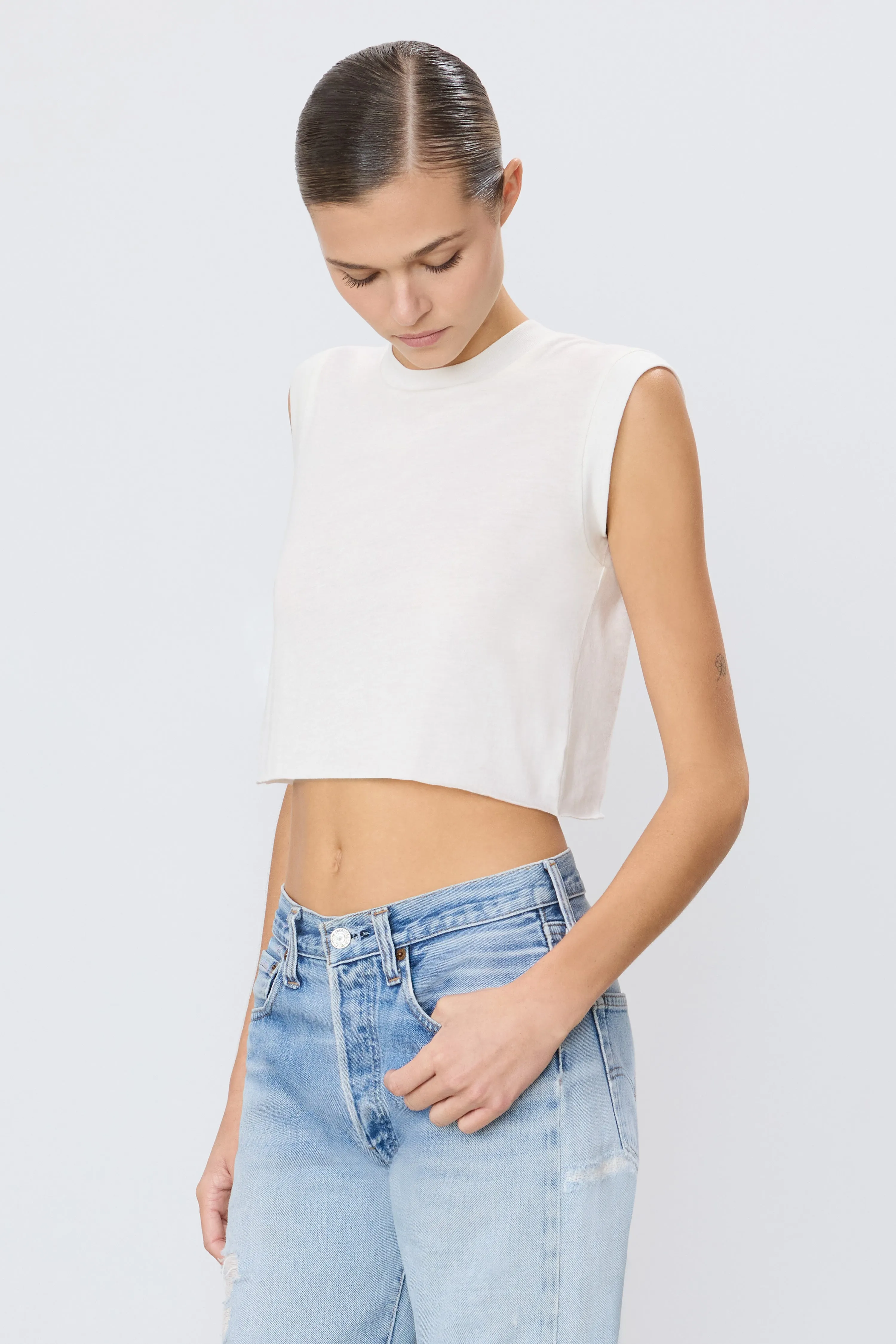 CROPPED MUSCLE TANK