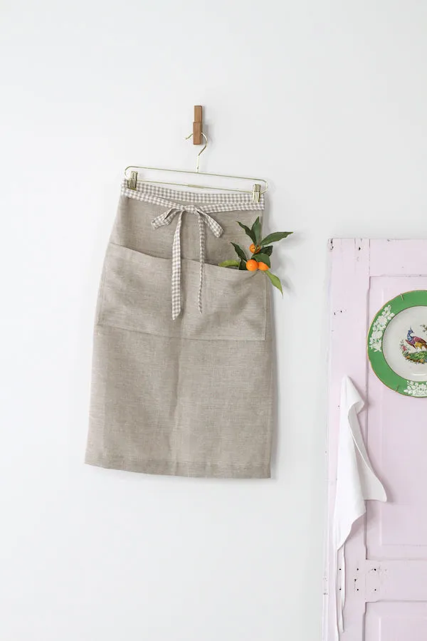 GALLEY APRON IN NATURAL AND GINGHAM LINEN