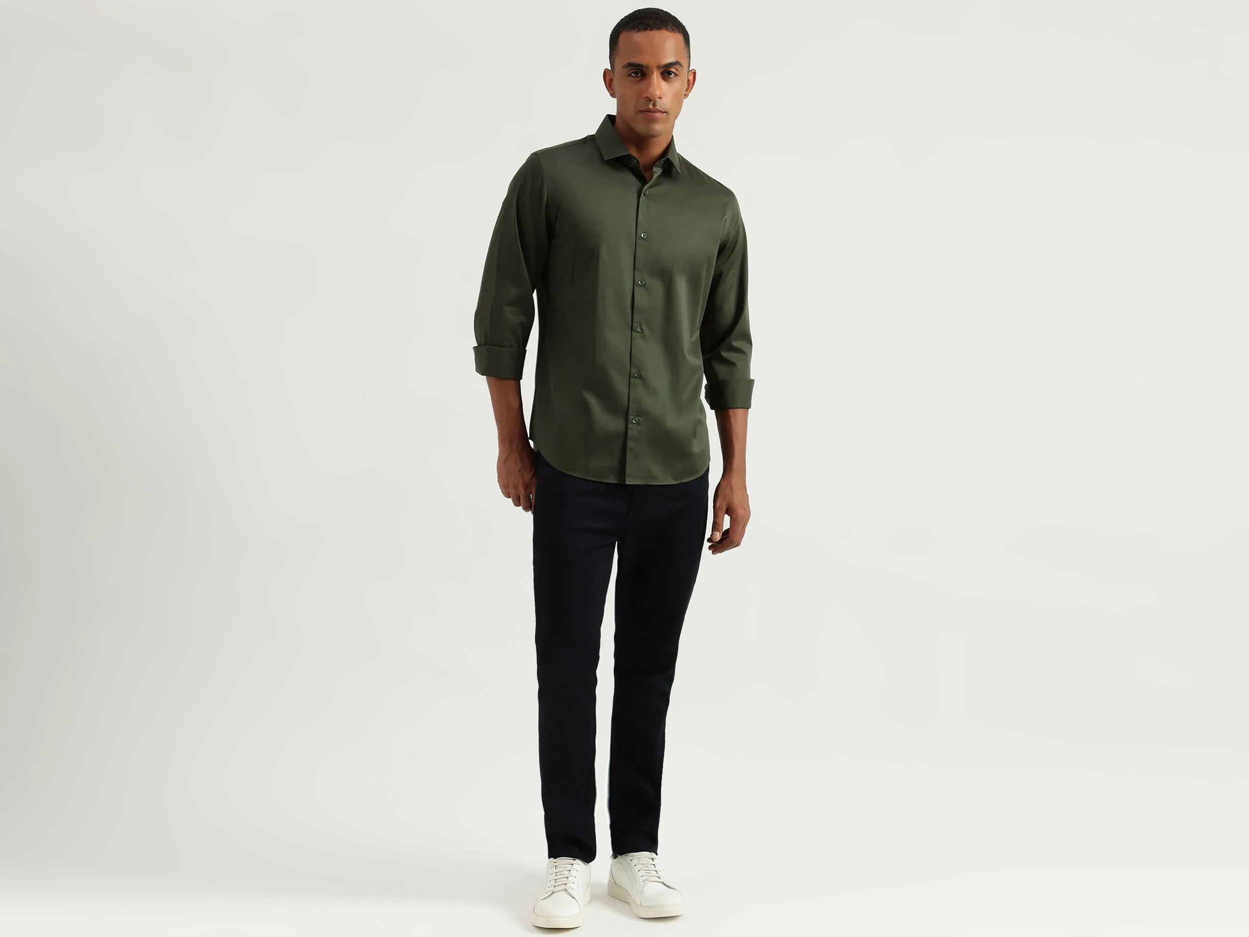 Men's Slim Fit Cutaway Collar Solid Shirts