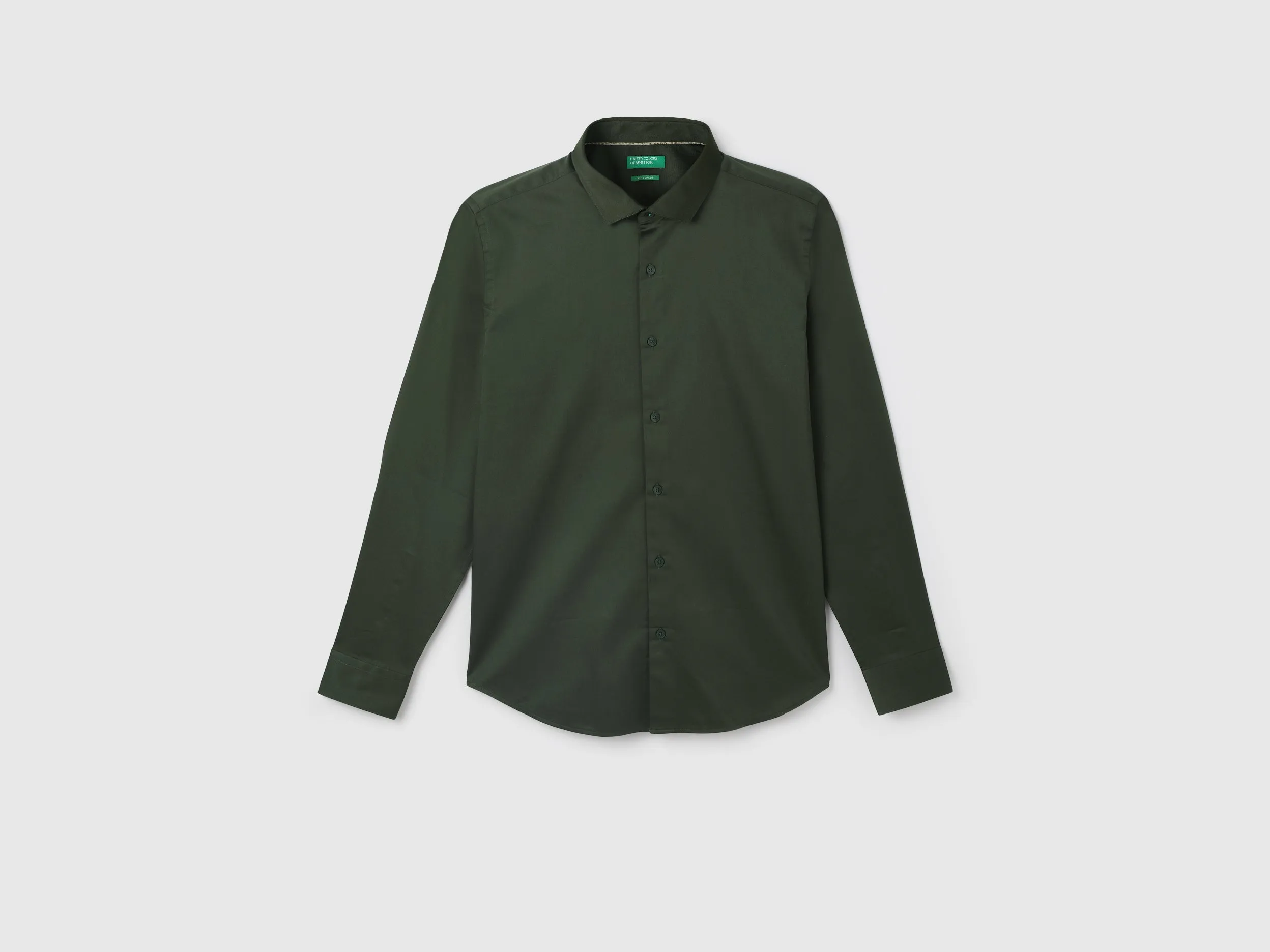 Men's Slim Fit Cutaway Collar Solid Shirts