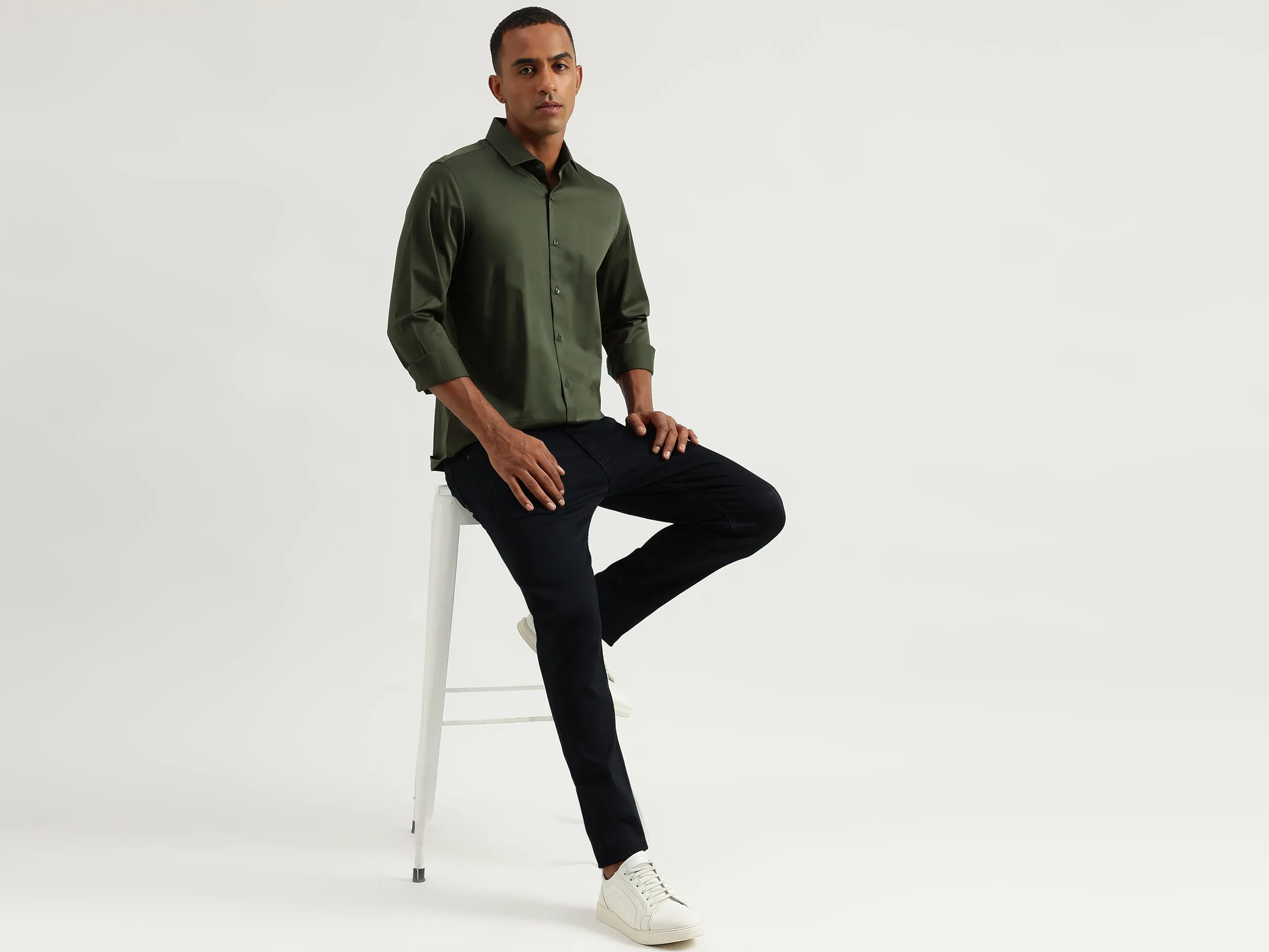 Men's Slim Fit Cutaway Collar Solid Shirts
