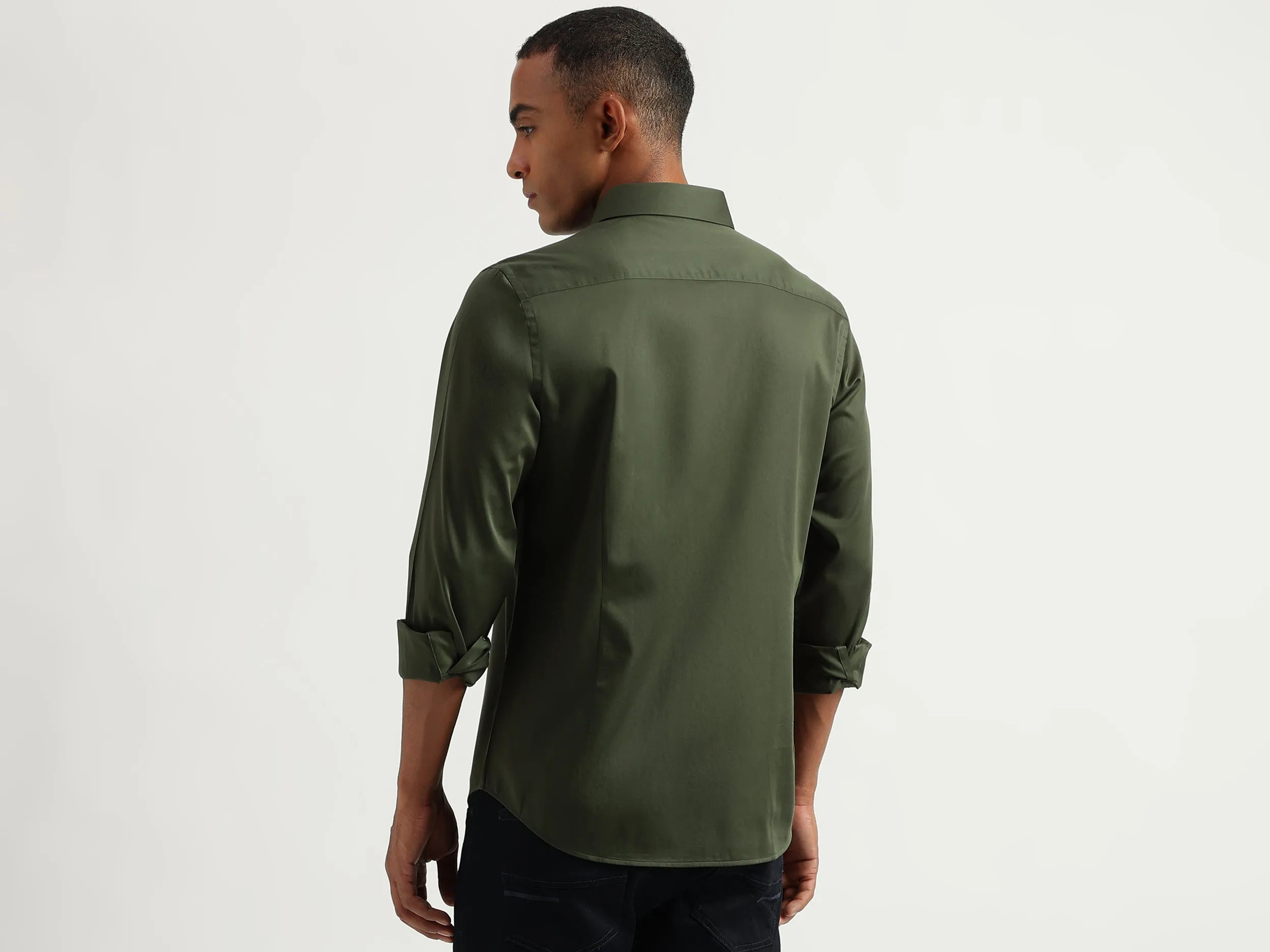 Men's Slim Fit Cutaway Collar Solid Shirts