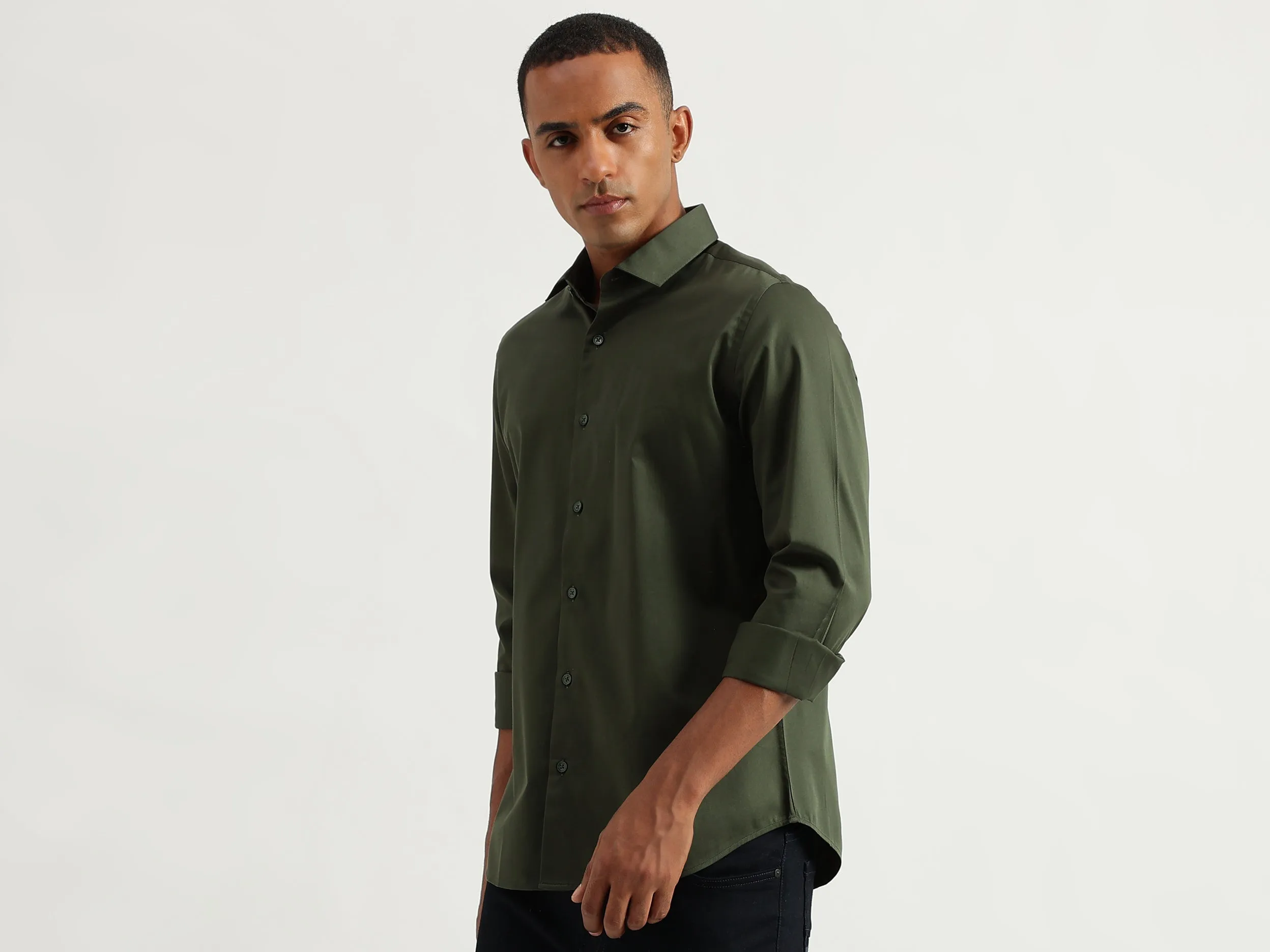 Men's Slim Fit Cutaway Collar Solid Shirts