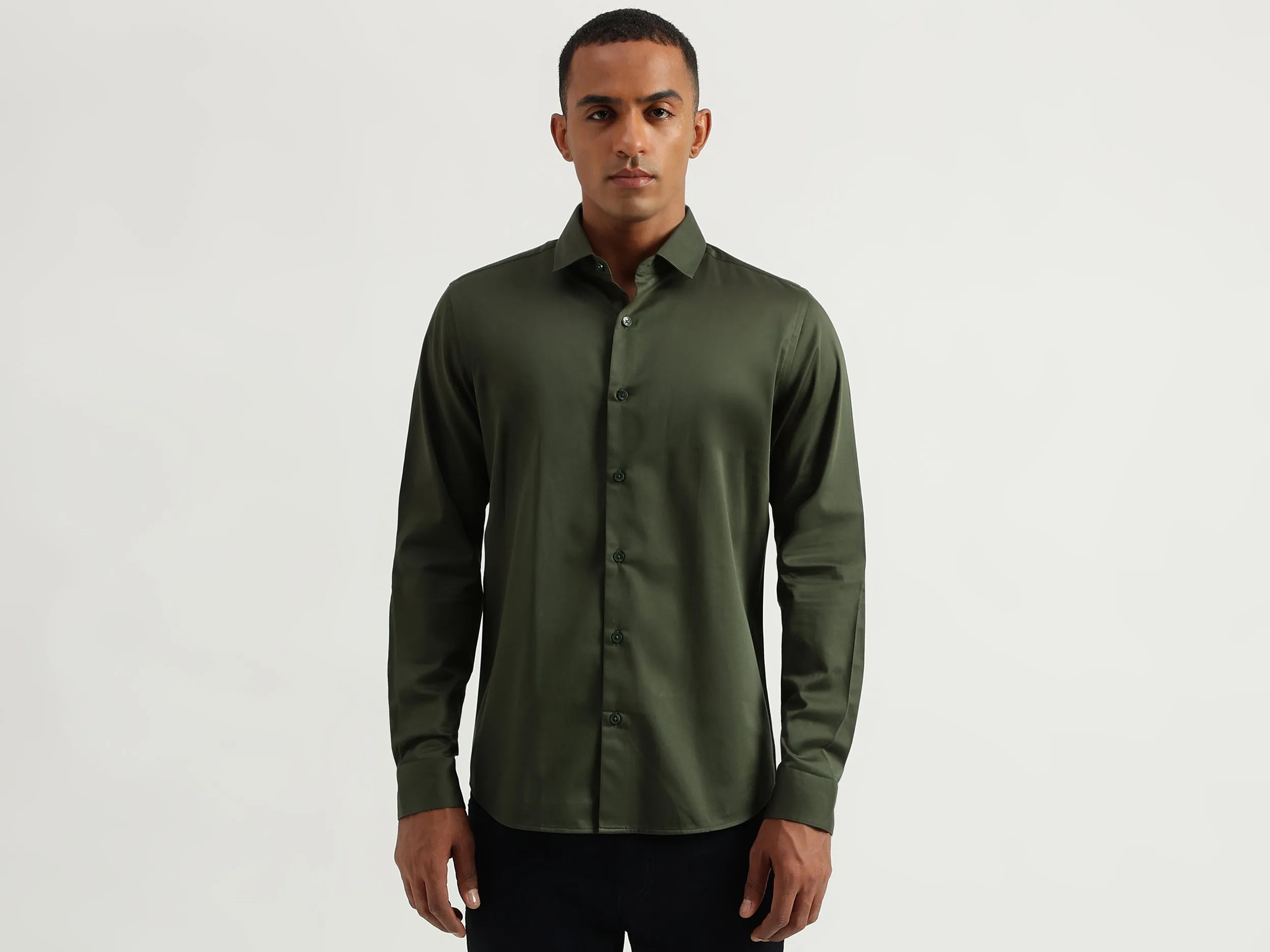 Men's Slim Fit Cutaway Collar Solid Shirts