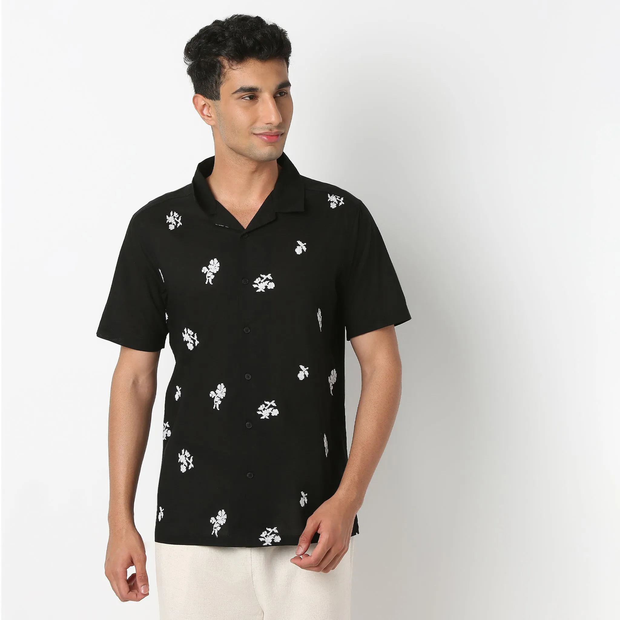 Moodᵉˣ Shirt - Camp Collar Solid with Embroidery Pattern