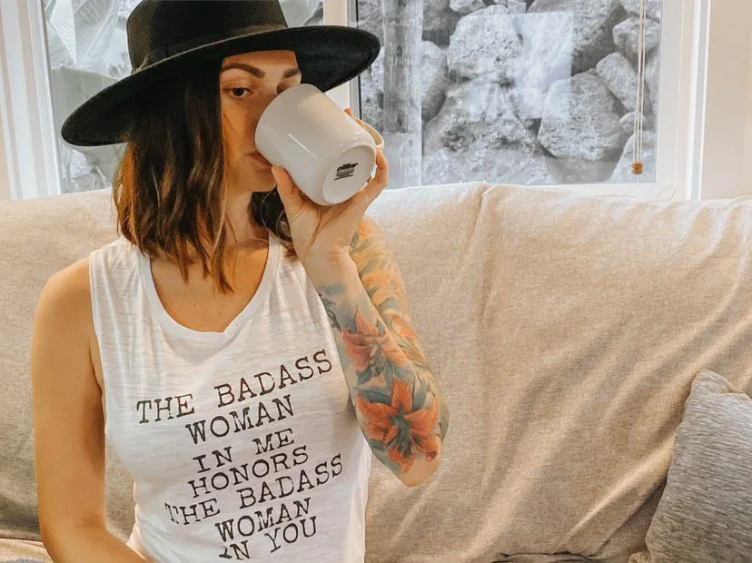 The Badass Woman In Me Honors The Badass Woman In You - Muscle Tank